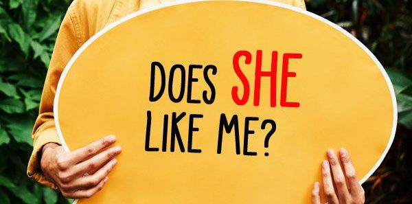 does she like me quiz - man holding paper image